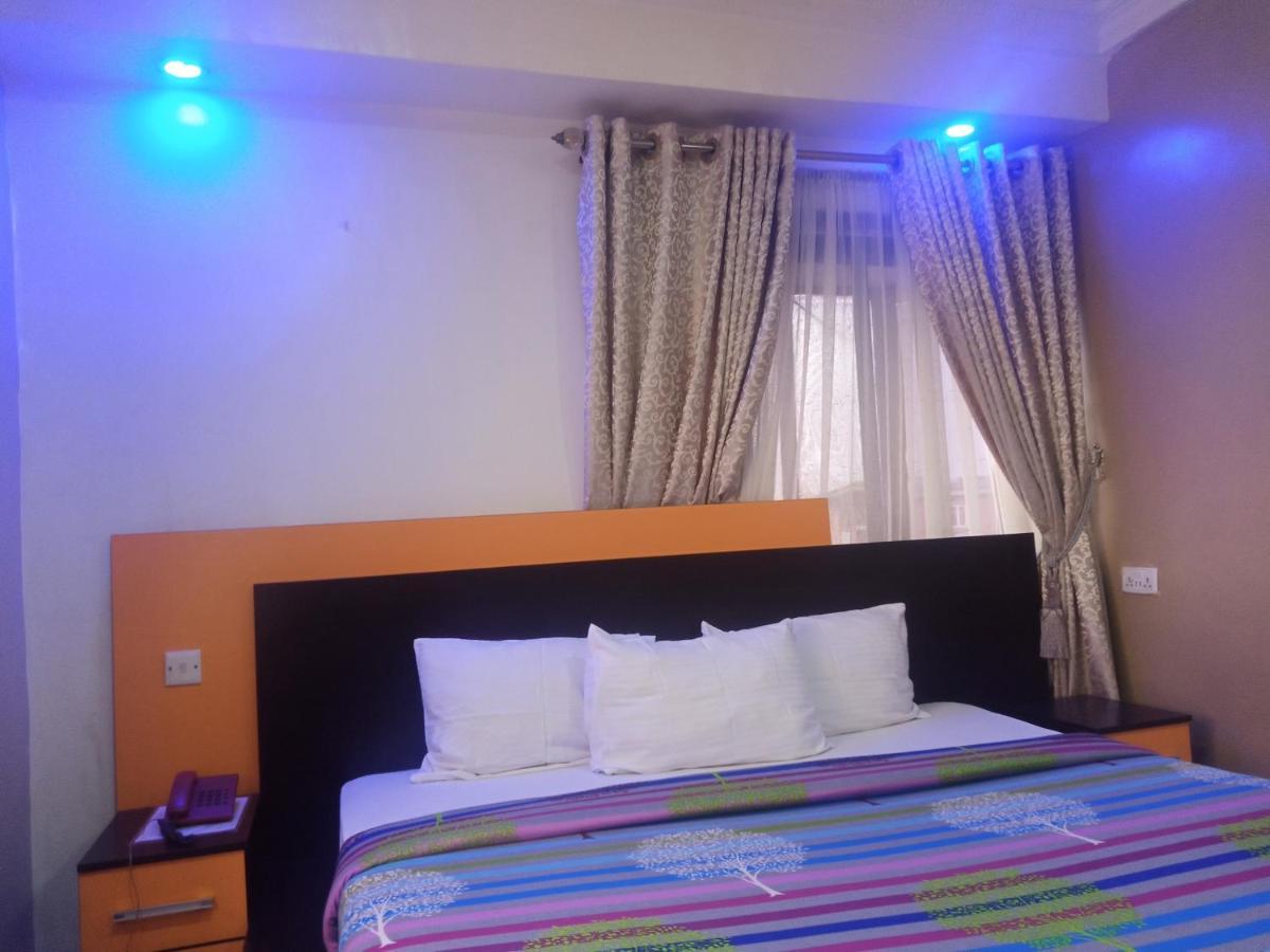 Alluring View Hotel - Toyin Sreet Ikeja Zewnętrze zdjęcie